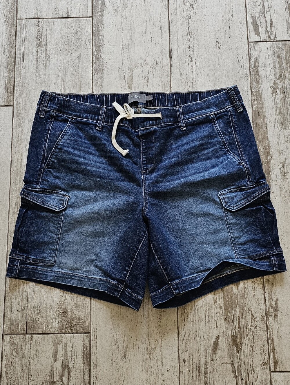 Torrid Weekender Dark Blue Women’s Denim Cargo Shorts 2 / 2X